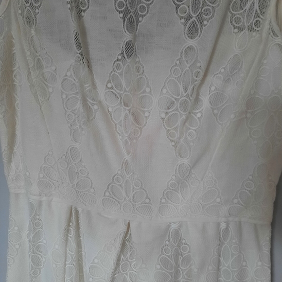 Classic Lace Dress - Picture 2 of 8